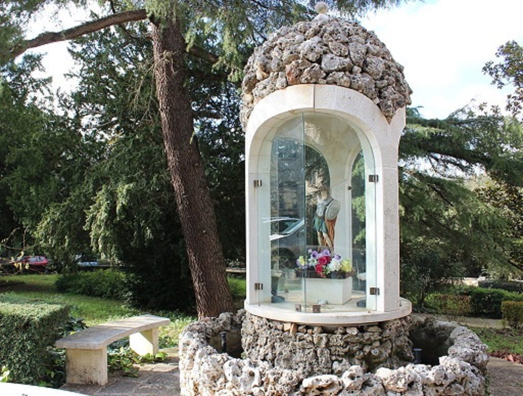 Aedicule of San Michele.JPG